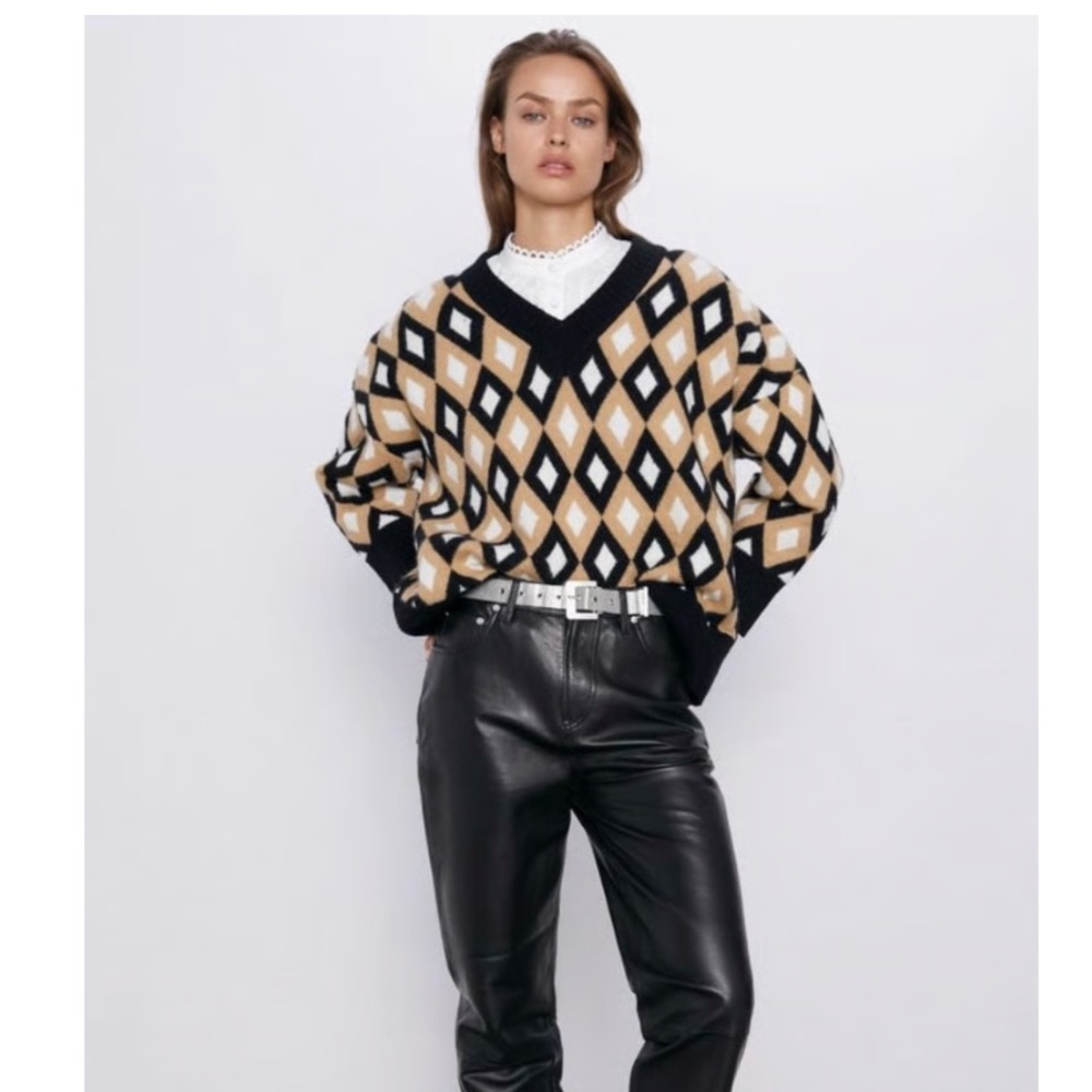 NWOT ZARA JACQUARD GEOMETRIC V NECK SWEATER